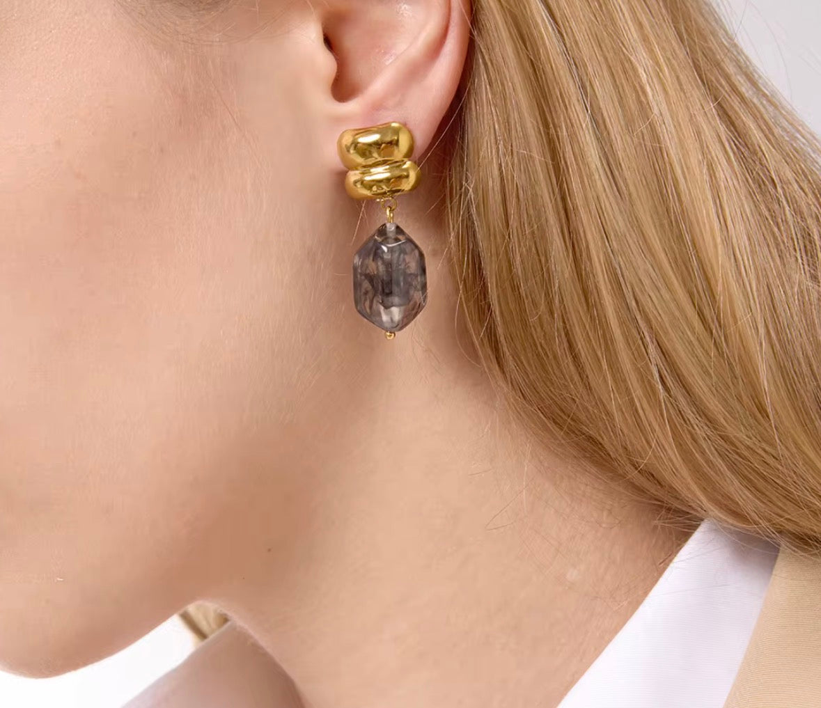 Éclipse Noir Drop Earrings