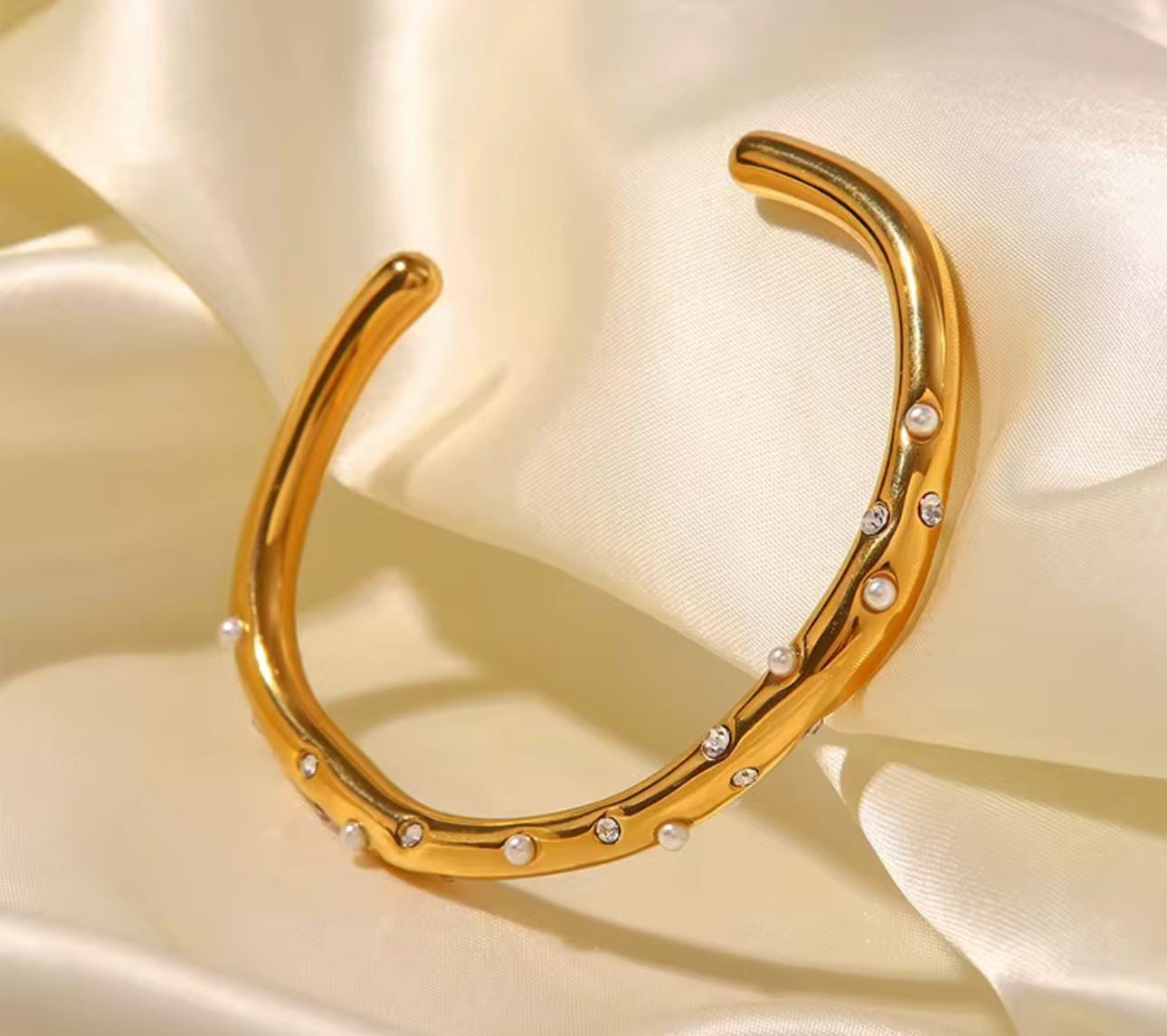 Pearl Halo Bangle