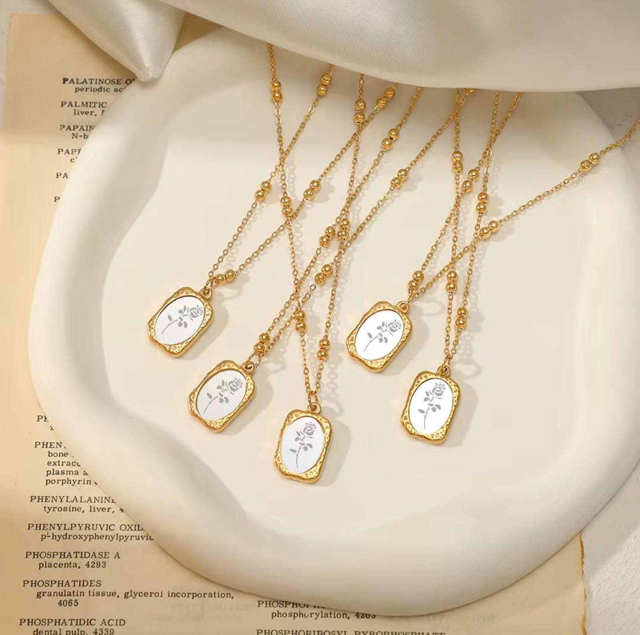 Rosette Engraved Pendant Necklace