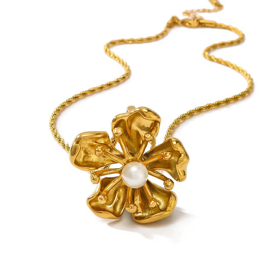 Fleur de Perle Pendant Necklace