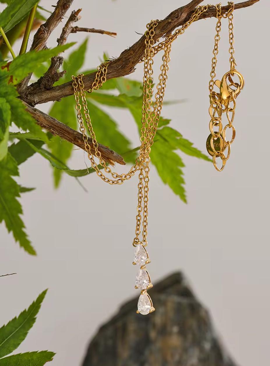 Lumière Teardrop Necklace