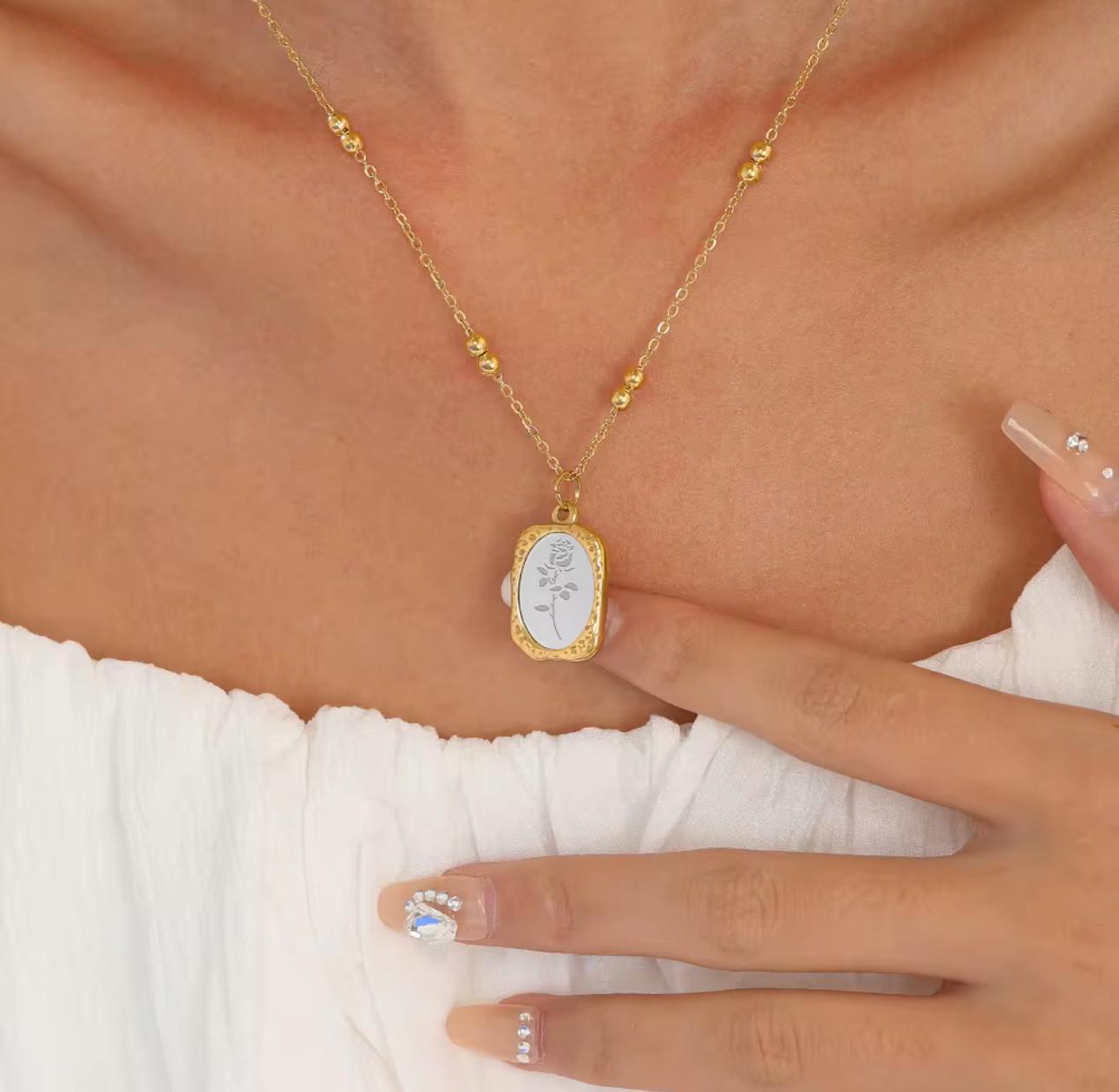 Rosette Engraved Pendant Necklace